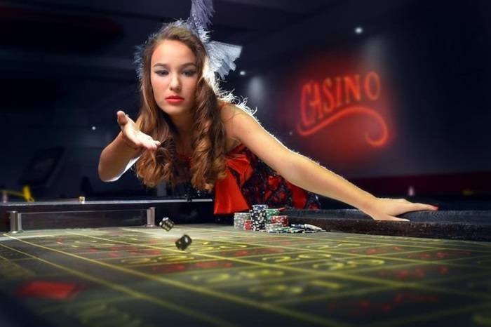 Slot klasik tiga gulungan miototi dengan tampilan sederhana dan payline tradisional